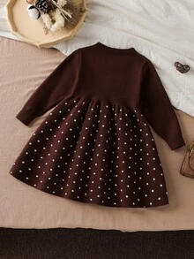 SHEIN Vintaside Kids 少女针织毛衣裙，新品上市。灰白拼色，可爱活泼的风格，柔软舒适的灰色面料，针织设计。适合秋冬穿着。提升整体品质，工艺精湛。优质柔软舒适面料，适合长期穿着。适合居家、外出、派对、商务及各种节日。 - 咖啡棕 - 查看 2