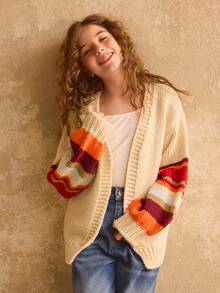 Nuevo suéter de estilo vintage de nicho para niñas preadolescentes en otoño/invierno con mangas a rayas de contraste arcoíris y diseño de cuello en V, suéter de punto holgado y grueso, chaqueta de punto oversize de moda