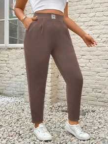 SHEIN Essnce Pantalones de lápiz con parche de bolsillo para mujer de talla grande, moda casual y versátil para vacaciones - Marrón - Ver 1