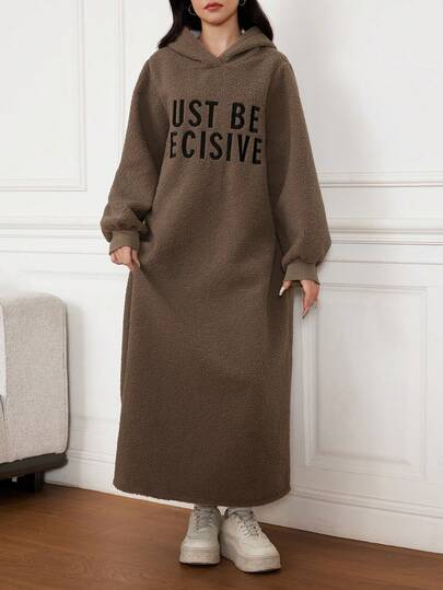 SHEIN 少女泰迪绒字母刺绣连帽衫简约秋冬连衣裙