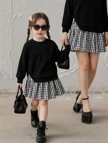 SHEIN 女童优雅黑白格子针织长袖连衣裙，秋冬格子女童两件套连衣裙，黑色两件套女童黑白连衣裙，秋冬女童两件套连衣裙，女童套装，格子裙，春秋法式连衣裙，秋冬女童连衣裙，女童格子裙，儿童黑色裙子，女童黑色长袖卫衣，适合上学穿着，女童黑色休闲卫衣上衣，适合儿童日常穿着，女童黑色蓬蓬裙