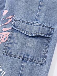 SHEIN ChillGRL 青少年女孩牛仔工装阔腿裤，时尚街头时尚休闲运动风格，适合上学、度假，黑色 + 粉色爱心 + 英文印花，可爱甜美 - 淺色水洗藍 - 查看 4