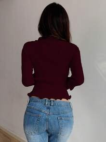 Flirla 白色波浪荷叶边休闲修身女式针织上衣 - 酒紅色 - 查看 2