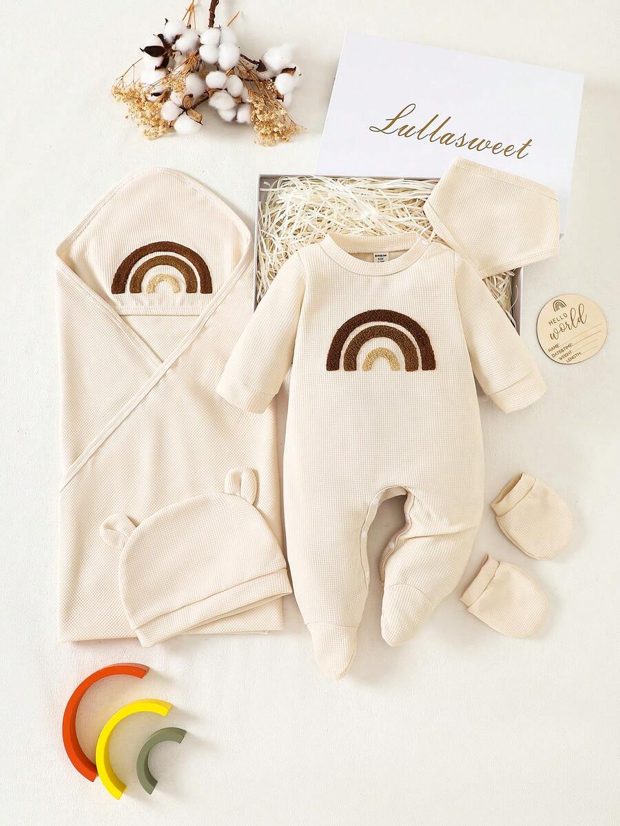 SHEIN Neugeborenen Aprikose Waffel Rundhals Jumpsuit mit gesticktem Regenbogenmuster, Set mit passender Tasche, Mütze, Kapuze und Handschuhen, 5-teiliges Geschenkset, geeignet für Jungen und Mädchen, Lässig Stil