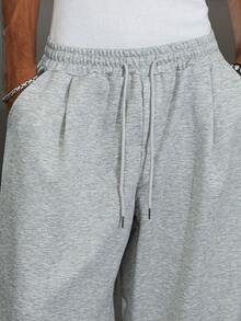 Manfinity Hypemode 男士休闲宽松灰色运动裤，超大码运动裤，健身休闲裤，经典百搭灰色宽松运动裤，男士冬季服装，送给男友的完美礼物，时尚街头风，校园风和万圣节装扮皆宜 - 灰色 - 查看 5