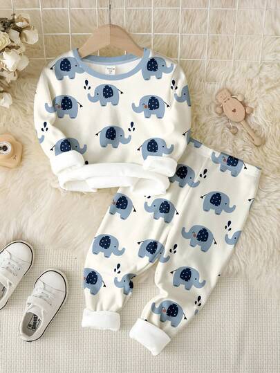 SHEIN 男婴休闲简约保暖舒适卡通动物可爱风格大熊图案修身圆领长袖长裤睡衣套装，适合秋冬季穿着
