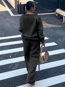 SHEIN EZwear Bộ 2 áo nỉ rộng rãi cổ chữ V chất liệu nỉ mềm mại co giãn và quần nỉ cho nữ, màu xám than, thu/đông - Màu xám đen - Xem 2