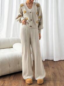 EURMUSE Ensemble femme composé d'un gilet à gros boutons avec motif mouton 3D et d'un pantalon en maille - Beige - Voir 3