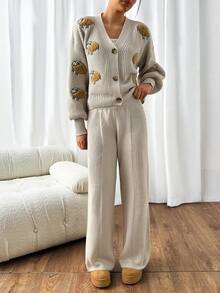 EURMUSE Ensemble femme composé d'un gilet à gros boutons avec motif mouton 3D et d'un pantalon en maille - Beige - Voir 4