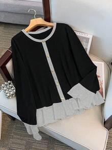 GlowEve CURVE 大码女式优雅休闲荷叶边撞色长袖 T 恤，圆领喇叭袖，纽扣装饰，简约剪裁设计上衣