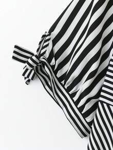 SHEIN CURVE+ Elegancka sukienka maxi w stylu casual retro resort w stylu uniwersalnym w paski z kwiatowym wzorem, okrągły dekolt, paski, patchwork, wiązanie, krótki rękaw, linia dołu w kształcie litery W, czarno-biała, rozmiar plus