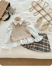 SHEIN 2-Piece Cute Baby Girl Casual And Simple Two Pieces Textured Sweatshirt With Splicing Woven Material Lapel Sweatshirt And Plaid Pleated Skirt Set. Suitable For Birthday Parties, Evening Parties, Performances, Weddings, Baptisms, And Opening Ceremonies. Suitable For Daily Use And Travel. Suitable For Autumn And Winter Estilos Acogedores De Otoño&Invierno Skirt Homecoming Dresses Gemütliche Herbst- & Winterstile