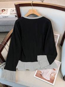 GlowEve CURVE 大码女式优雅休闲荷叶边撞色长袖 T 恤，圆领喇叭袖，纽扣装饰，简约剪裁设计上衣