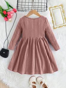 SHEIN 年轻女孩纯色长袖圆领罗纹连衣裙，前有纽扣，适合秋冬季，适合家居、户外运动、上学、日常休闲。与我妈妈的款式相同，也与我姐姐和妹妹的款式相同。万圣节 - 淺粉色 - 查看 7
