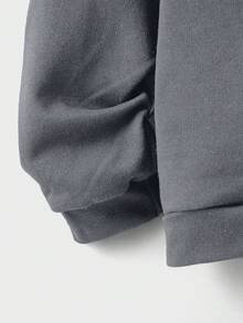 SHEIN Cottnline مجموعة بنطلون وبلوزة كاجوال مطبوعة للرجال قطعتان - رمادي - مشاهدة 4