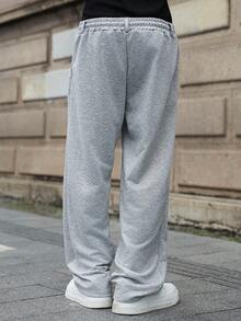 Manfinity Hypemode 年轻时尚的运动风灰色男士抽绳腰带运动裤，灰色喇叭裤，灰色慢跑裤，男士阔腿运动裤，男士专业俱乐部运动裤，男士冬季服装，送给男友的完美礼物，时尚百搭，适合街头、校园和万圣节等场合 - 灰色 - 查看 3