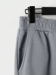 SHEIN Cottnline مجموعة بنطلون وبلوزة كاجوال مطبوعة للرجال قطعتان - رمادي - مشاهدة 6