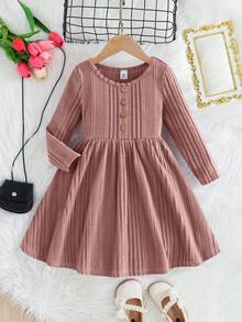 SHEIN 年轻女孩纯色长袖圆领罗纹连衣裙，前有纽扣，适合秋冬季，适合家居、户外运动、上学、日常休闲。与我妈妈的款式相同，也与我姐姐和妹妹的款式相同。万圣节 - 淺粉色 - 查看 10