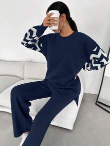 EURMUSE Bộ 2 món áo len dệt kim dáng rộng màu tương phản họa tiết ziczac thả vai và quần dệt kim ống đứng cho nữ - Màu xanh hải quân - Xem 3