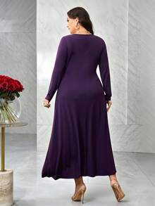 Modelyn Đầm suông tay dài cổ tròn màu trơn cỡ lớn cho nữ, eo kim loại, trang trí xếp nếp thanh lịch - Màu tím - Xem 2