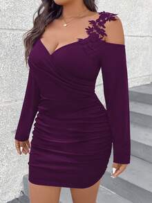 SHEIN Clasi Plus Size Women's Elegant Solid Color Patchwork Lace Cutout Shoulder Ruched Fitted Dress, Spring/Autumn