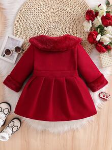 SHEIN 女宝宝纯色蓬松翻领3D蝴蝶结羊毛混纺连衣裙。领口和袖口采用蓬松面料，时尚大方；门襟纯色纽扣简约高端；腰部3D蝴蝶结可爱俏皮，A字廓形适合不同体型的宝宝。无论是玩耍还是拍照，都能让宝宝成为最吸睛的小公主。 - 紅色 - 查看 2