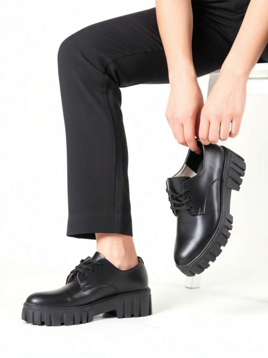 Zapato de mujer, piso estilo Oxford, con agujetas, estilo chunky, ideales para trabajo, escuela o eventos casuales. - Negro - Ver 1