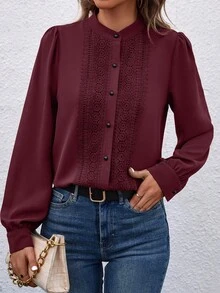 EMERY ROSE Blusa elegante de mujer con cuello alto, manga raglán y botones delanteros con aplicación de encaje - Rojo violeta - Ver 3
