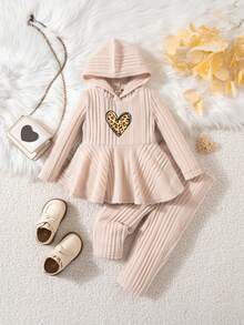 SHEIN 2-Pack Cute Baby Girl Casual And Simple With Cute Leopard Print Heart Pattern Knitted Stretch Anti-Grab Material Solid Color Long-Sleeved Hooded T-Shirt And Trousers Set Suitable For Birthday Parties, Evening Parties, Performances, Weddings, Baptisms, Opening Ceremonies, Suitable For Daily Use, Suitable For Travel, Suitable For Autumn And Winter Baby Girl Outfits Baby Girl Clothes Spring Fall Baby Girls Sets Winter Baby Girl Clothes Cheetah Print Gemütliche Herbst- & Winterstile Styles Confortab