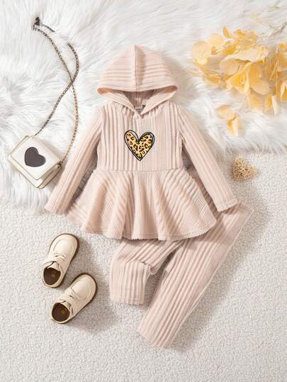 SHEIN 2-Pack Cute Baby Girl Casual And Simple With Cute Leopard Print Heart Pattern Knitted Stretch Anti-Grab Material Solid Color Long-Sleeved Hooded T-Shirt And Trousers Set Suitable For Birthday Parties, Evening Parties, Performances, Weddings, Baptisms, Opening Ceremonies, Suitable For Daily Use, Suitable For Travel, Suitable For Autumn And Winter Baby Girl Outfits Baby Girl Clothes Spring Fall Baby Girls Sets Winter Baby Girl Clothes Cheetah Print Gemütliche Herbst- & Winterstile Styles Confortab
