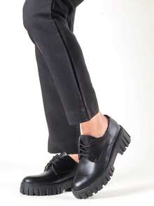 Zapato de mujer, piso estilo Oxford, con agujetas, estilo chunky, ideales para trabajo, escuela o eventos casuales. - Negro - Ver 2