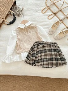 SHEIN 2-Piece Cute Baby Girl Casual And Simple Two Pieces Textured Sweatshirt With Splicing Woven Material Lapel Sweatshirt And Plaid Pleated Skirt Set. Suitable For Birthday Parties, Evening Parties, Performances, Weddings, Baptisms, And Opening Ceremonies. Suitable For Daily Use And Travel. Suitable For Autumn And Winter Estilos Acogedores De Otoño&Invierno Skirt Homecoming Dresses Gemütliche Herbst- & Winterstile
