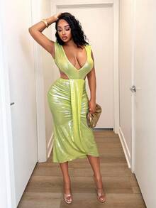 BamGleam The Lady's New Sexy Deep V-Neck Sleeveless Dress With Pleated Shoulder Area And Open Waist Design, Back Metal Ring Decoration, A Figure-Hugging Skirt With A Tight Fit, Made Of Shiny Fabric. Suitable For Parties, Gatherings, Dates And New Year's Formal Wear. - Green - View 4