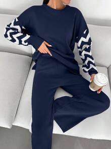EURMUSE Bộ 2 món áo len dệt kim dáng rộng màu tương phản họa tiết ziczac thả vai và quần dệt kim ống đứng cho nữ - Màu xanh hải quân - Xem 5
