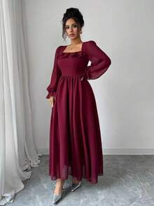 Modelyn Französisches Design Kleid mit quadratischem Ausschnitt, Rüschensaum und geraffter Taille im A-Linie Stil für Frauen