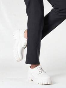 Zapato de mujer, piso estilo Oxford, con agujetas, estilo chunky, ideales para trabajo, escuela o eventos casuales. - Blanco - Ver 3