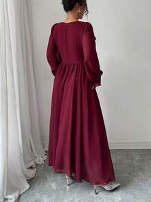 Modelyn Französisches Design Kleid mit quadratischem Ausschnitt, Rüschensaum und geraffter Taille im A-Linie Stil für Frauen