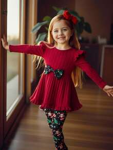 SHEIN 2 件套年轻女孩纯色针织圆领拼布圣诞图案蝴蝶结装饰上衣和圣诞树、圣诞老人、雪花、鹿印花裤，适合秋冬季圣诞派对、宴会、生日 - 紅色 - 查看 2