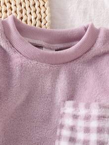 女婴毛绒格子长袖上衣和裤子舒适睡衣套装