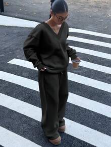 SHEIN EZwear Bộ 2 áo nỉ rộng rãi cổ chữ V chất liệu nỉ mềm mại co giãn và quần nỉ cho nữ, màu xám than, thu/đông - Màu xám đen - Xem 4