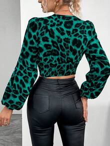 SHEIN LUNE Blusa casual de mujer con cuello en V, estampado de leopardo elegante y manga corta/larga - Verde - Ver 2