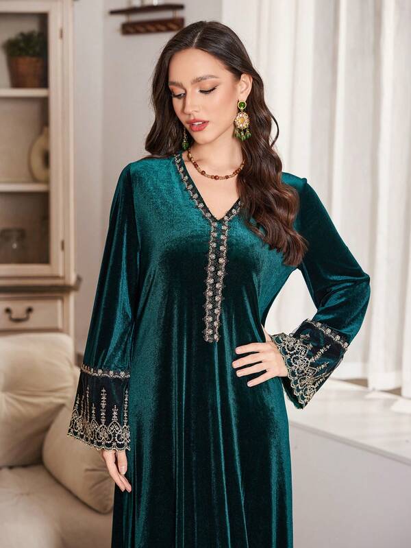 Al Najma Elegant Loose Fit Velvet Dress With Gold Embroidery Applique, Luxurious Vibe, Suitable For Formal Occasions In Autumn/Winter