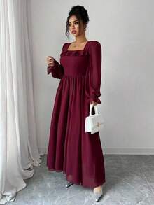 Modelyn Französisches Design Kleid mit quadratischem Ausschnitt, Rüschensaum und geraffter Taille im A-Linie Stil für Frauen