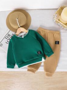 SHEIN 2 Stücke/Set Baby Jungen/Mädchen Lässiger, süßer Drop-Shoulder Crew Neck Strick Sweatshirt und Strick Hose mit Gummibund Zweiteiler, geeignet für Herbst/Winter Tragen