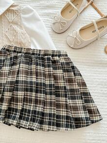 SHEIN 2-Piece Cute Baby Girl Casual And Simple Two Pieces Textured Sweatshirt With Splicing Woven Material Lapel Sweatshirt And Plaid Pleated Skirt Set. Suitable For Birthday Parties, Evening Parties, Performances, Weddings, Baptisms, And Opening Ceremonies. Suitable For Daily Use And Travel. Suitable For Autumn And Winter Estilos Acogedores De Otoño&Invierno Skirt Homecoming Dresses Gemütliche Herbst- & Winterstile