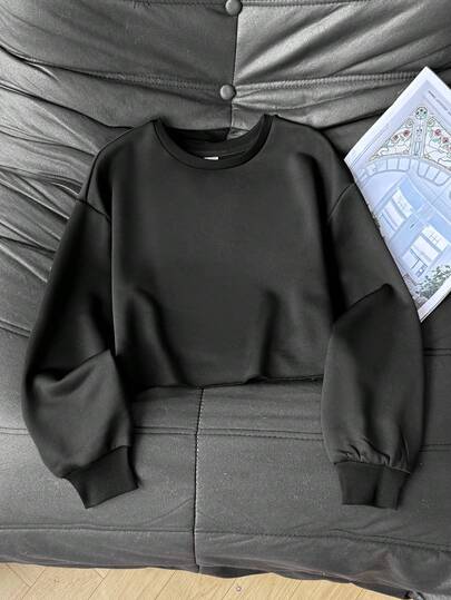 SHEIN Tween Girl Dark Black Cropped Sweatshirt, High Waist Long Sleeve Casual Simple Solid Color Sweatshirt, Suitable For Casual Daily Wear, Autumn Winter Black Sweaters Black Sweatshirt Long Sleeve Tops Plain Sweatshirts Black Crop Sweatshirt Plain Black Sweatshirt Black Sweaters For Black Clothes Sweat Tops Long Sleeves No Pictures