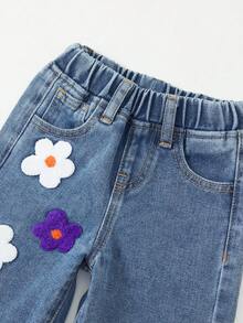 SHEIN Playful Pals Baby Girl Straight Leg Jeans, New Arrival For Autumn/Winter, Blue Denim Single Item, Cute Outdoor Casual Simple Design, Comfortable Home Wear, Colorful Floral Embroidery, Elastic Waist, Loose Fit, Daily, Vacation, Travel, Wardrobe Essential, Party, Fall Season New Release (Top Not Included) - Medium Wash - View 5