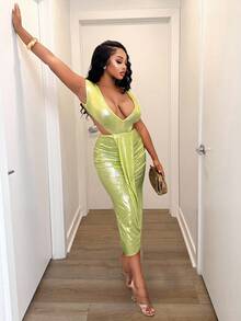 BamGleam The Lady's New Sexy Deep V-Neck Sleeveless Dress With Pleated Shoulder Area And Open Waist Design, Back Metal Ring Decoration, A Figure-Hugging Skirt With A Tight Fit, Made Of Shiny Fabric. Suitable For Parties, Gatherings, Dates And New Year's Formal Wear. - Green - View 5