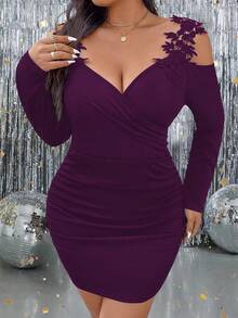 SHEIN Clasi Plus Size Women's Elegant Solid Color Patchwork Lace Cutout Shoulder Ruched Fitted Dress, Spring/Autumn