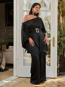 VOLUPTÉ CURVE 情人节加大码新款春季套装，简约都市通勤风，柔滑哑光面料，纯黑色不对称露肩宽松落肩袖腰带装饰垂坠感上衣，搭配缎面阔腿裤，显瘦拉长身形，两件套 - 黑色 - 查看 1